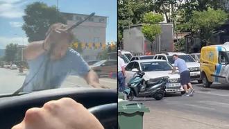 Dehşet anları! Aracın önünü kesti, sileceği kırıp cama yumruk attı