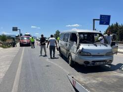 Sakarya'da minibüs devrildi: 6 yaralı