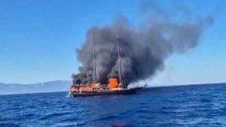 Bodrum'da korku dolu anlar! Turistlerin bulunduğu ahşap tekne yanarak battı