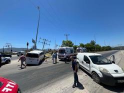 Fethiye'de Minibüs ve Hafif Ticari Araç Çarpıştı: 12 Yaralı