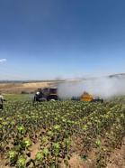 Alev alan traktörün sürücüsü yaralandı