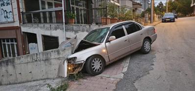 Karabük'te duvara çarpan otomobilin sürücüsü yaralandı