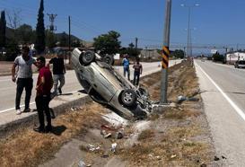 Boyabat'ta devrilen otomobilin sürücüsü yaralandı