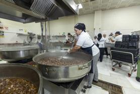 Aşhanelerde tencereler paylaşım için kaynıyor