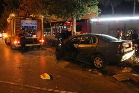 Otomobil ağaca çarptı: 2 ölü, 1 ağır yaralı