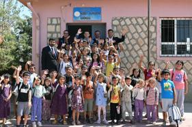 Derik’te öğrencilere eğitim desteği