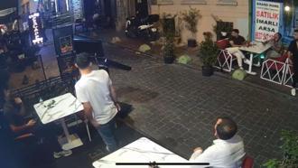 İstanbul - Taksim’de kapısının önüne park edilen motosiklete önce çorba döktü sonra tekme attı