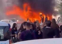 Mersin'de öğrenci servisi yandı