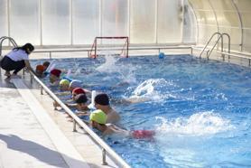Özel gereksinimli bireylere yüzme eğitimi