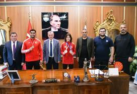 Başkan Balaban, milli judocuları makamında ağırlayıp, kutladı