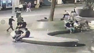 İstanbul - Taksim’de bankta uyuyan adamın telefonunu çaldı; mağduru yanlış tarafa yönlendirdi