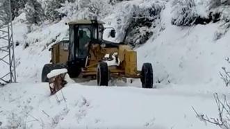 Erzincan'da 12 köy yolu, kardan kapandı