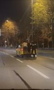İstanbul - Maltepe'de patenli 3 kişinin tehlikeli yolculuğu kamerada