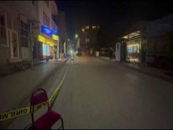 Husumetlisini görüp otomobilinden ateş açtı; yoldan geçen kişiyi vurdu