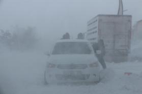 Karlıova’da tipi nedeniyle hayat durma noktasına geldi