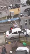 İstanbul- Kadıköy’de yol verme tartışmasında otomobilin aynasını kırdı