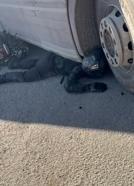 Motosikleti ile TIR'ın altında kalıp sıkışan kurye: Ekipmanlarım sayesinde hayattayım
