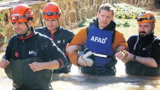 Sağanak ve fırtına yıktı geçti!