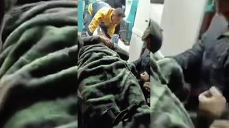 Beton santralinde beline kadar kuma gömülen işçiyi itfaiye kurtardı
