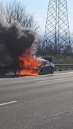 Otoyolda otomobil alev alev yandı