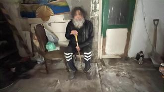 Çöp evden çıkarılıp, barınma merkezine yerleştirildi; görünümü değişti