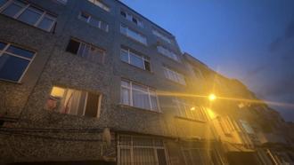 Fatih'te cam silerken 5'inci kattan apartman boşluğuna düşen kadın öldü