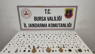 Bursa'da aranan araçta 202 sikke ve obje ele geçirildi; 2 gözaltı