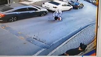 Şişli’de yolda yürüyen kadına saldırı; arkasından yaklaşıp yumruk attı