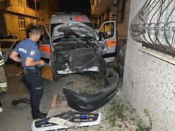 Bayrampaşa’da hasta taşıyan ambulans ile otomobil çarpıştı: 3 yaralı