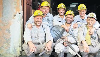 Omuz omuza madende çalışıyorlar