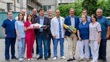 Mesut Özil ve Zinchenko Ukrayna'da çocukları ameliyat ettirdi