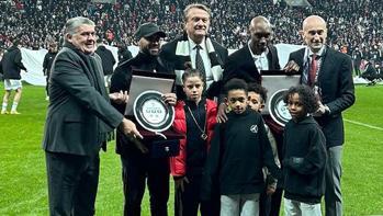 Beşiktaş'ta Ricardo Quaresma ve Atiba Hutchinson'a plaket verildi!