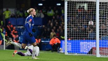 Chelsea, Leeds Unitedı 3 golle yıktı