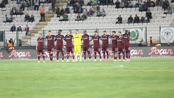 Trabzonsporlu futbolculardan protesto! Hareketsiz kaldılar