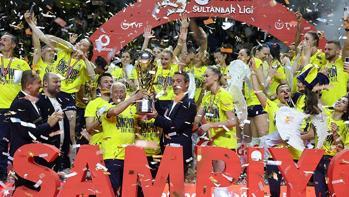 Fenerbahçe Opet'in şampiyonluk kutlamasından kareler