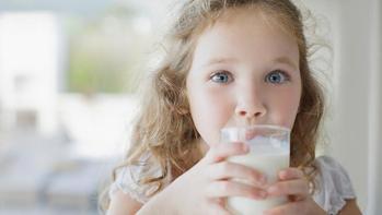 Kalsiyum ve fosfor deposu ‘Günde en az 2 su bardak süt dişleri güçlendiriyor’