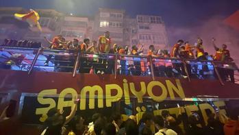 Göztepe'den otobüslü şampiyonluk kutlaması!