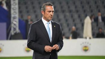 Kadıköy'de Fenerbahçe taraftarı Ali Koç'u istifaya davet etti! Aziz Yıldırım'a çağrı