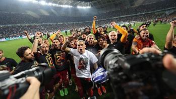 Galatasaray'da yıldızlardan şampiyonluk mesajları! 'En büyük biz olduk'