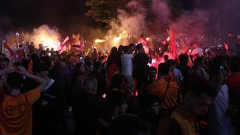 Galatasaray'ın şampiyonluğu sonrası Adana'da gerginlik! İzmir'de Fenerbahçe taraftarı kutlamada