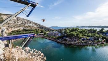 Atina'da Red Bull Cliff Diving rüzgarı!