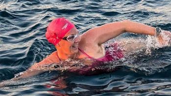 Eva Buzo, İtalya ile Arnavutluk arasında 34 saat yüzdü!