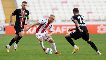 Sivasspor - Gaziantep FK: 3-2 | Golü attı, kırmızı kart gördü