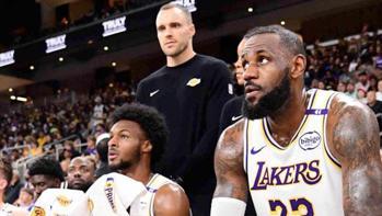 LeBron James'ten triple-double! Lakers 3'te 3 yaptı