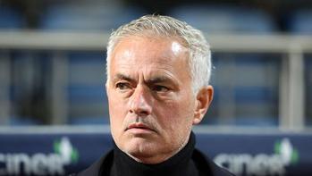 Fenerbahçede Jose Mourinho ameliyat olmak için bugün İstanbuldan ayrılacak