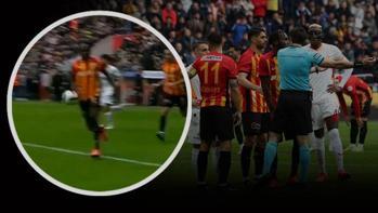 Kayserispor - Galatasaray maçında penaltı kararı doğru mu 100 hakeme sorsanız, 1 tanesi penaltı vermez