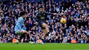 Manchester City, Everton engeline takıldı!