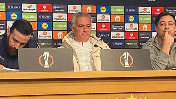 Fenerbahçede Jose Mourinho ilk 11 sürprizini açıkladı Okan Buruka cevap