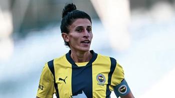 Yağmur Uraz, Türk futbol tarihine geçti