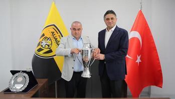 Aliağaspor FK şampiyonluk kupasına kavuştu!